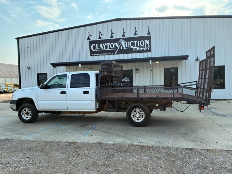 2005-chevrolet-2500-image-1