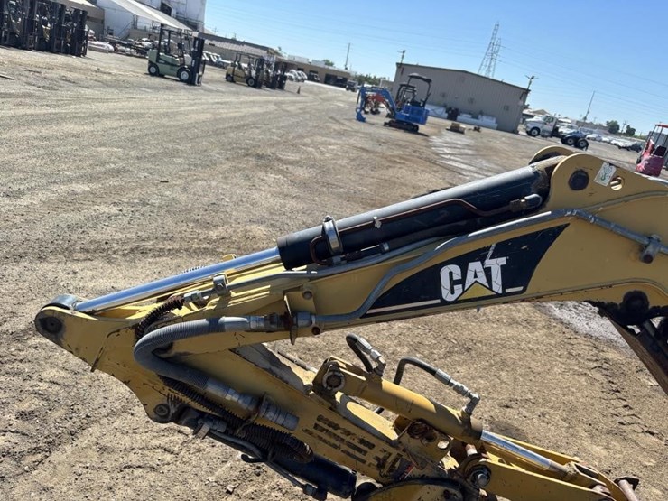1999-caterpillar-301.5-image-17