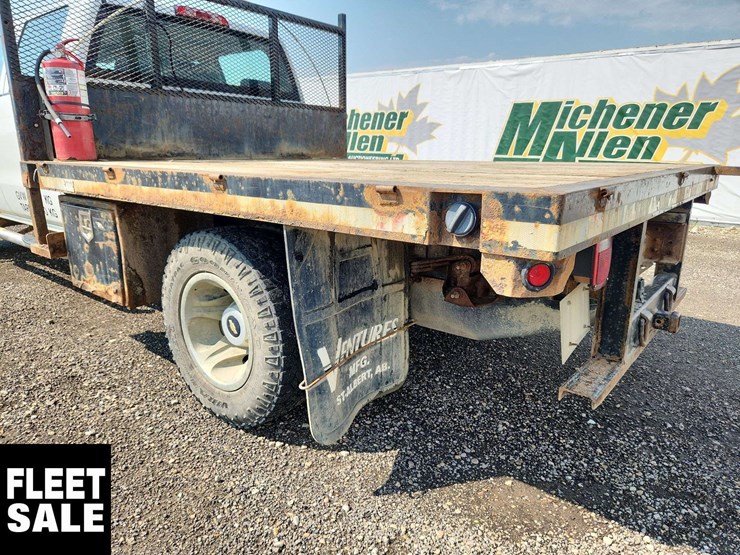 2015-chevrolet-silverado-3500hd-image-42