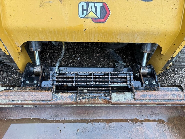 2020-caterpillar-299d3-image-10