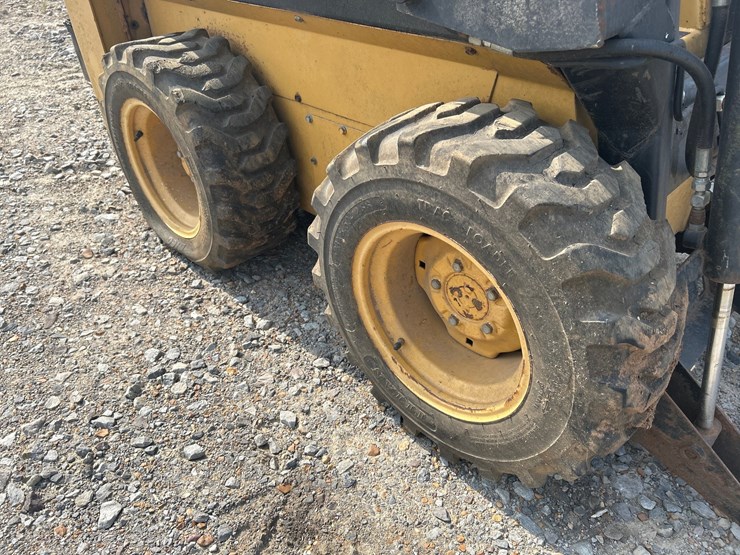 new-holland-l250-image-7