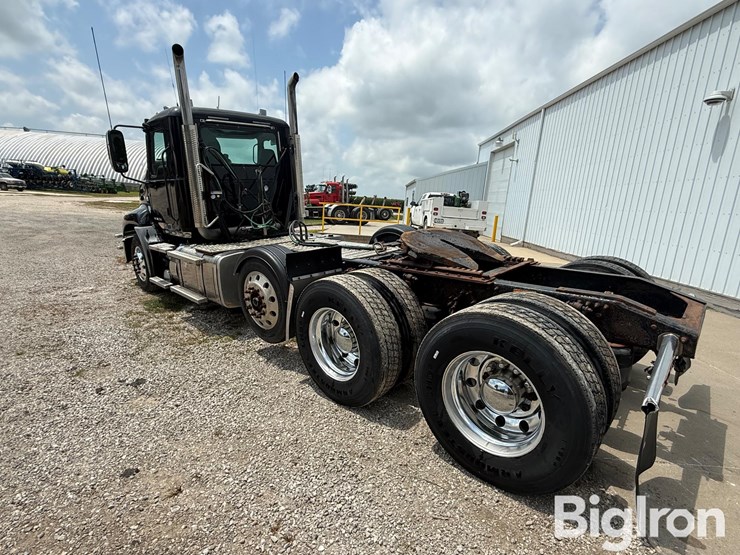 2015-mack-cxu613-t/a-truck-tractor-image-7