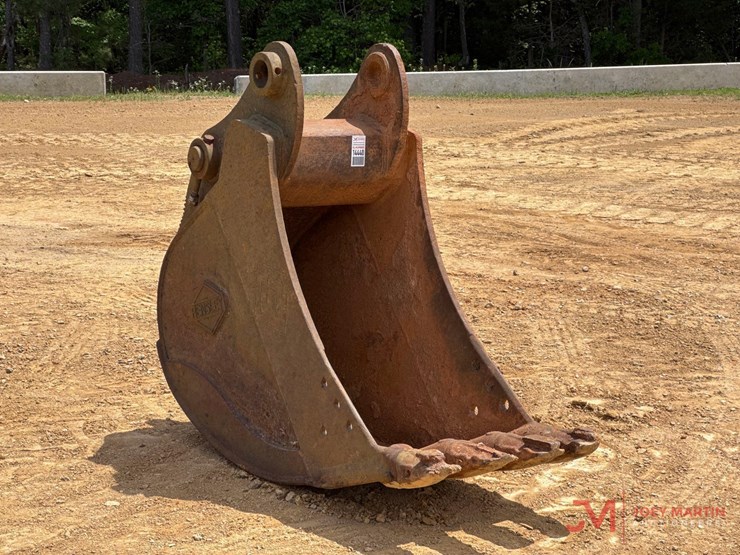 hensley-23"-tooth-bucket-excavator-attachment-image-1