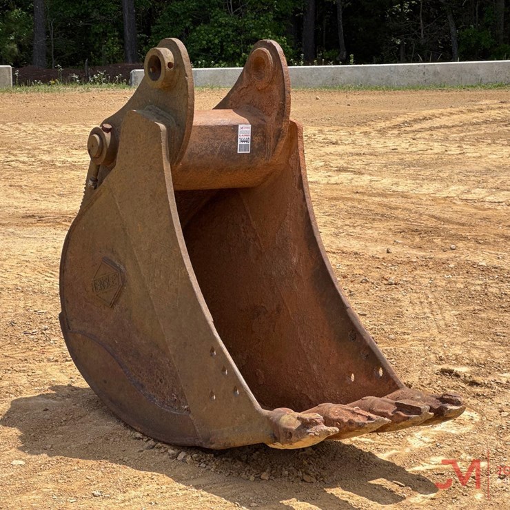 HENSLEY 23" TOOTH BUCKET EXCAVATOR ATTACHMENT