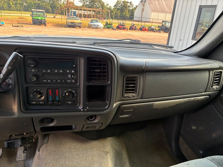2005-chevrolet-2500-image-9