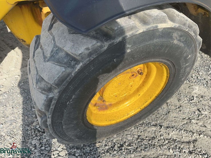 new-holland-b95b-image-10
