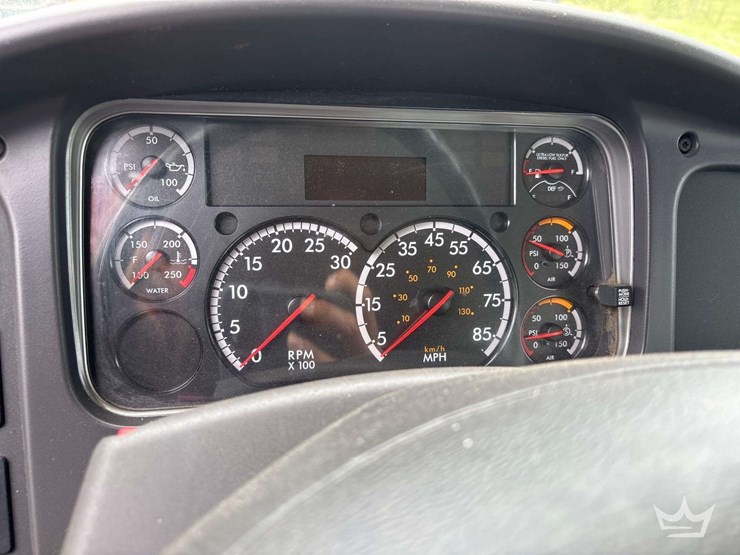 2019-freightliner-m2-106-image-28