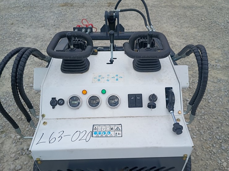 #l63-020-•-2026-zjg-380-mini-skid-steer-image-11