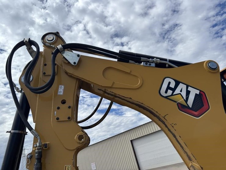 2022-caterpillar-430-image-22