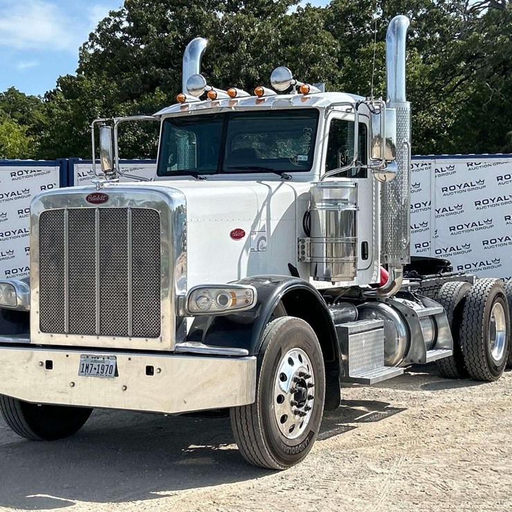 2020 PETERBILT 389