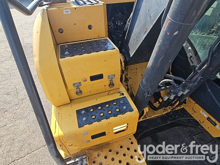 2018-deere-130g-image-19