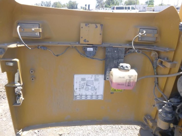 2012-caterpillar-226b3-image-12