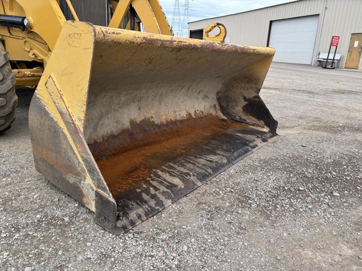 2022-caterpillar-430-image-11