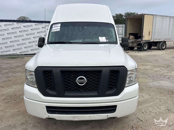 2017-nissan-nv2500hd-image-28