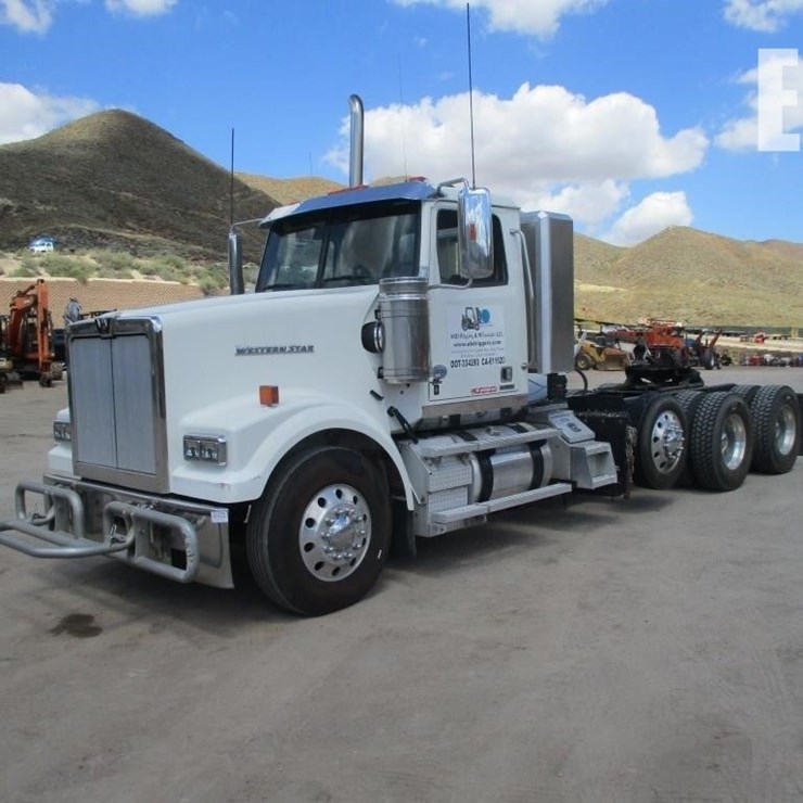 2019 WESTERN STAR 4900