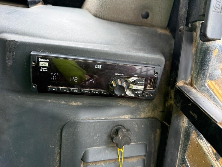 2020-caterpillar-299d3-image-28