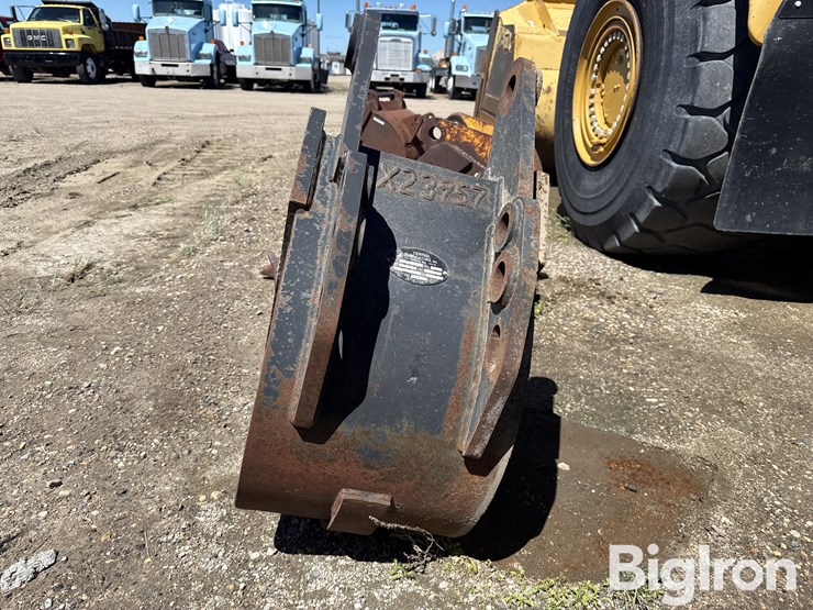 central-fabricators-430e-backhoe-frost-bucket-image-6