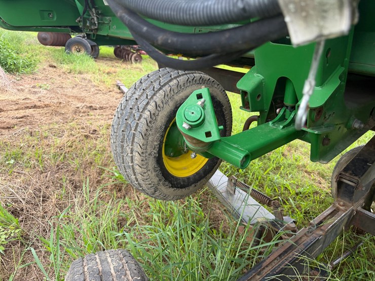2015-john-deere-630d-image-21