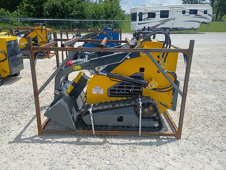 #l63-006-•-2026-zjg-380-mini-skid-steer-image-1