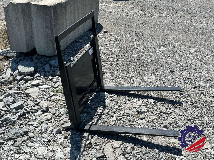 unused-2026-future-ft-xhc-mini-skid-steer-skid-steer-forks---[skid-steer-attachments]-attachment-image-6