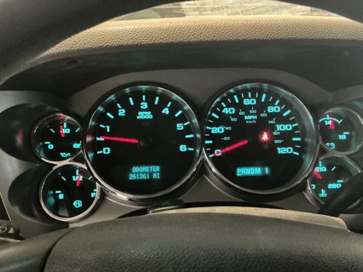 2013-chevrolet-silverado-2500hd-image-16