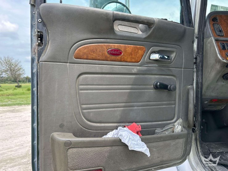 2006-peterbilt-385-image-12