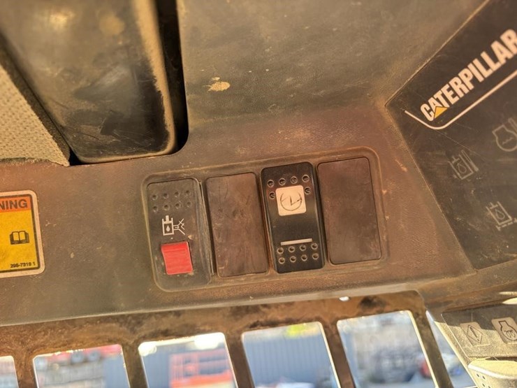 2014-caterpillar-226b3-image-27