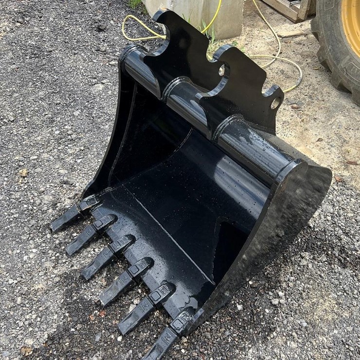 30” Quick Attach Excavator Bucket For KX57