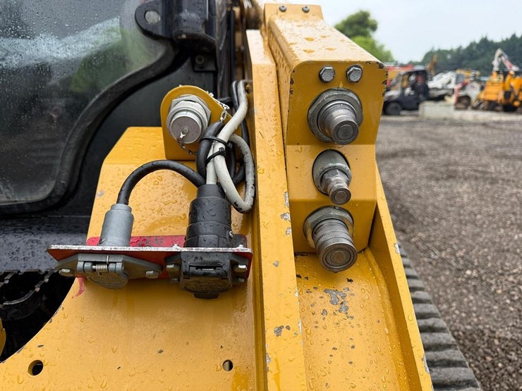 2020-caterpillar-299d3-image-11