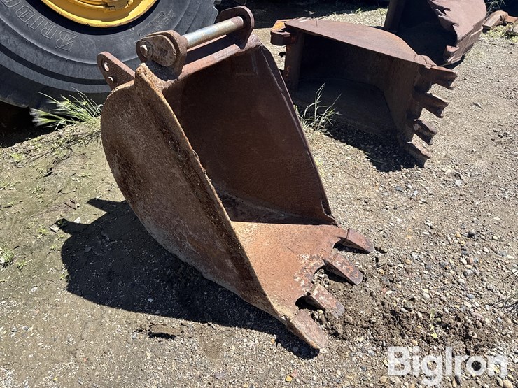 backhoe-bucket-image-3