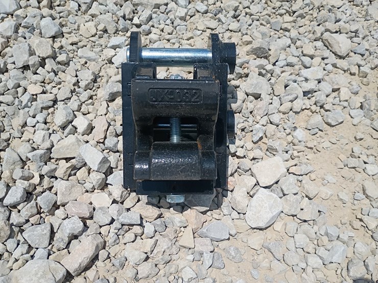 #l63-039-•-quick-coupler-mini-excavator-attachment-image-1