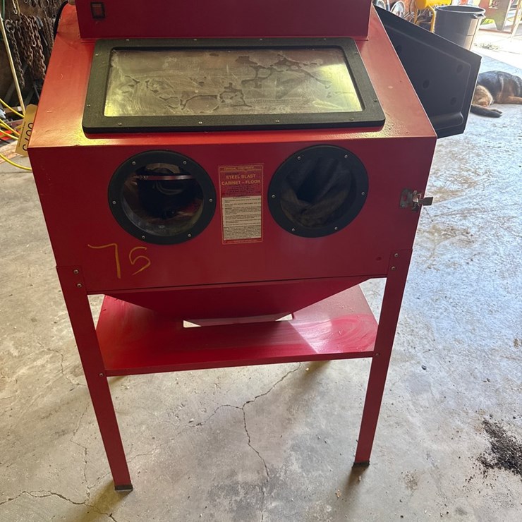 #75 • Central pneumatic steel blast cabinet