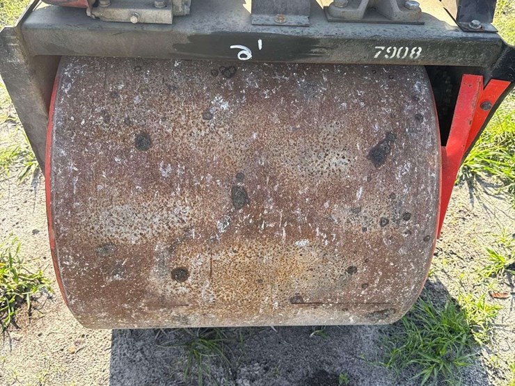 brouwer-ride-on-mini-tandem-turf-roller-image-19