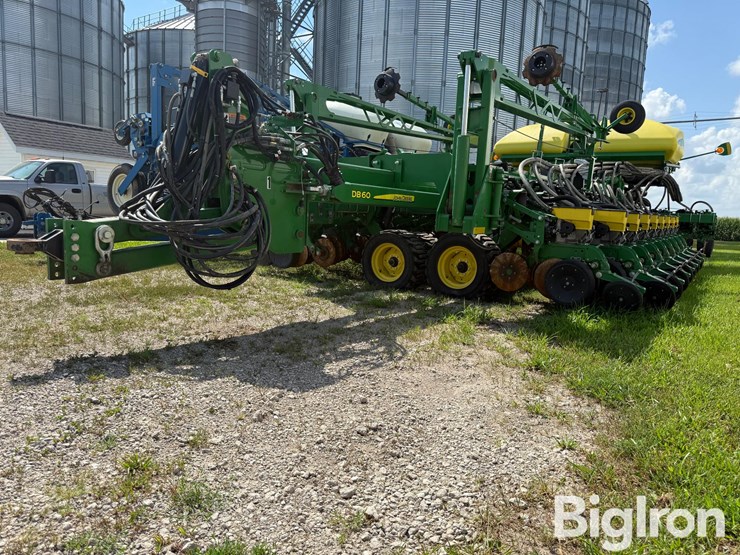 2021-john-deere-db60-image-10