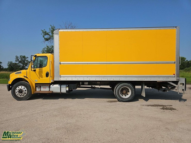 2015-freightliner-m2-106-image-6