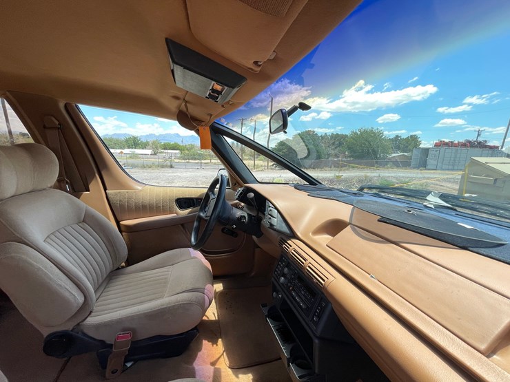 #2100-•-1990-pontiac-transport-van-se,-title-in-delay-image-87