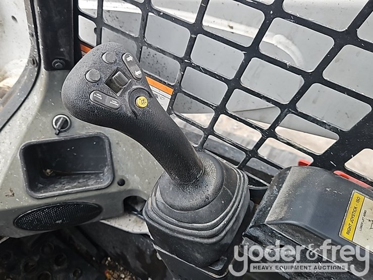 2023-bobcat-t740-image-28