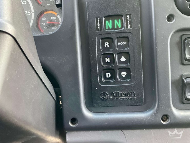 2016-freightliner-114sd-image-17