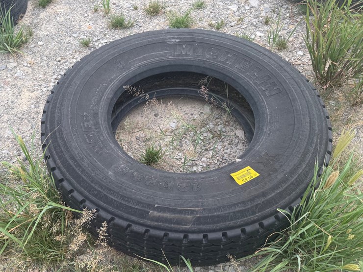 #9733-•-12r22.5-tire-inv#-9733-image-5