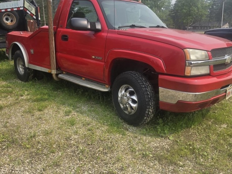 2004-chevrolet-silverado-3500-image-3