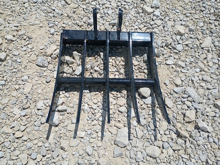 #l63-027-•-rake-mini-excavator-attachment-image-1