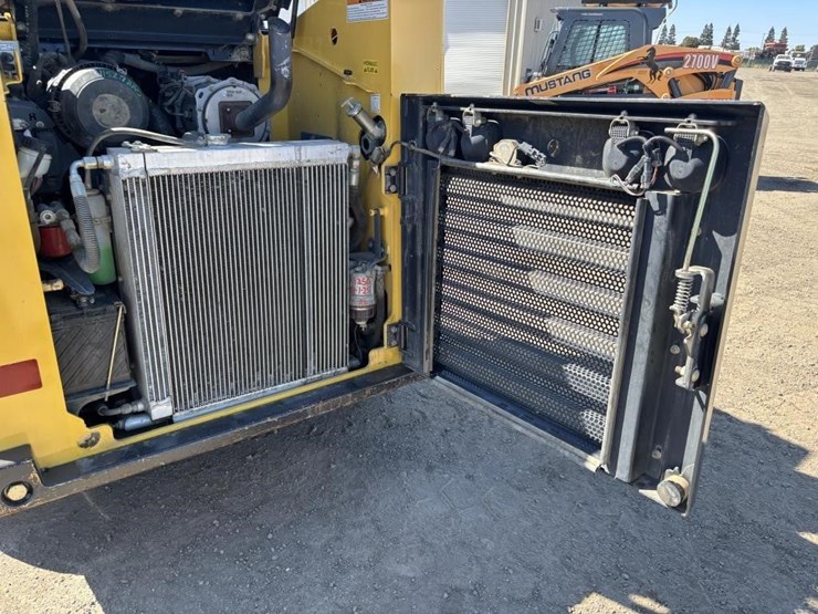 2018-yanmar-s220r-image-38