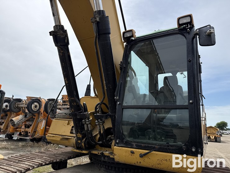 2010-caterpillar-345d-image-12