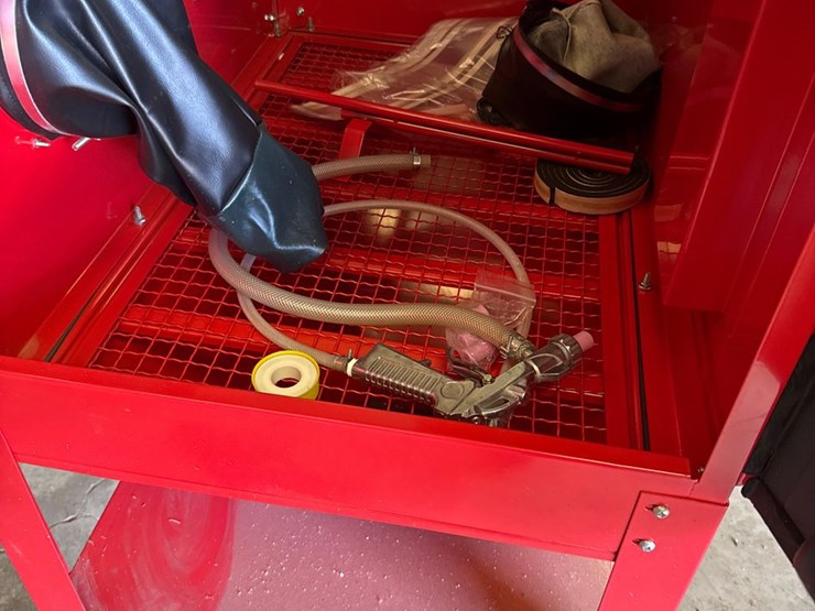 #75-•-central-pneumatic-steel-blast-cabinet-image-4