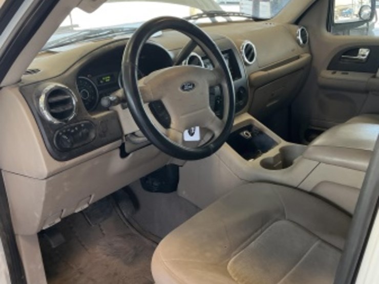 2005-ford-expedition-image-23