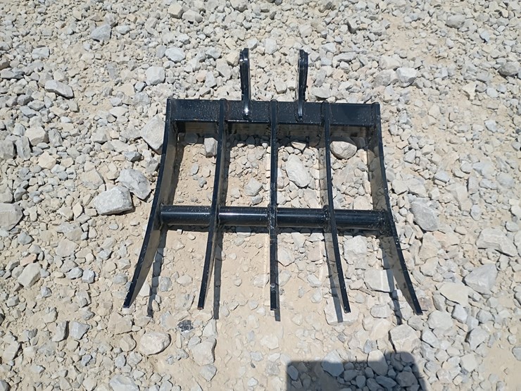 #l63-028-•-rake-mini-excavator-attachment-image-1