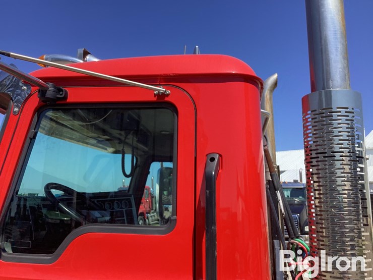 2020-mack-pinnacle-64t-image-12