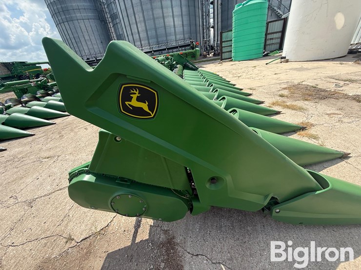 2022-john-deere-c12f-image-11