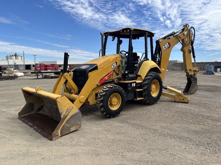 2022-caterpillar-430-image-1