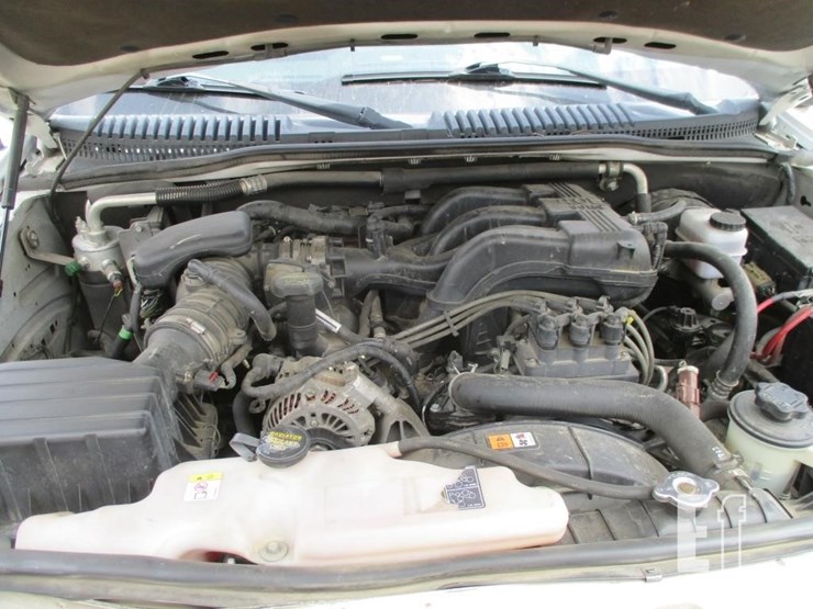 2010-ford-explorer-xlt-image-5